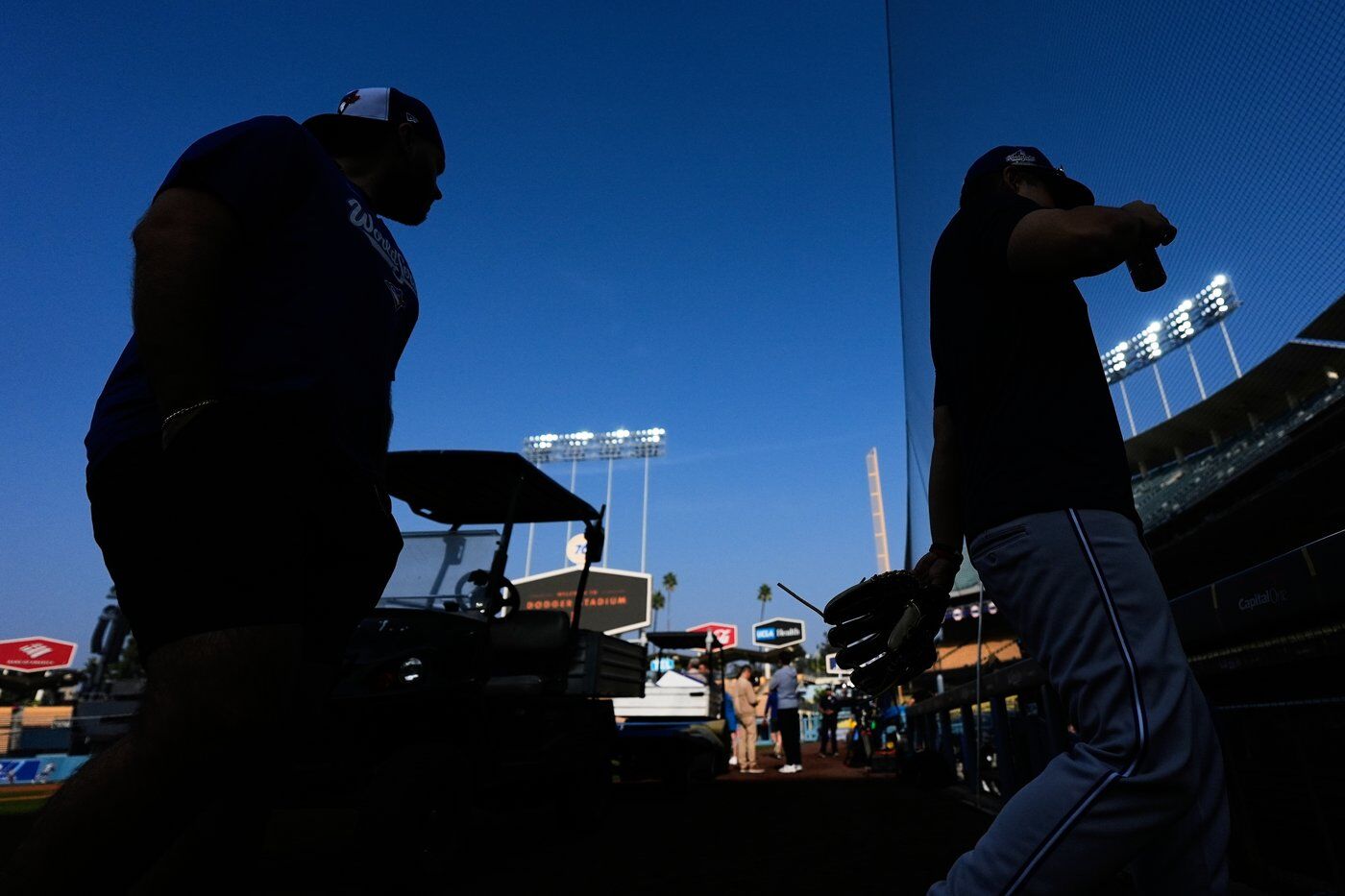 Blue Jays fans stick it out till early morning hours to see L.A. Dodgers take Game 3